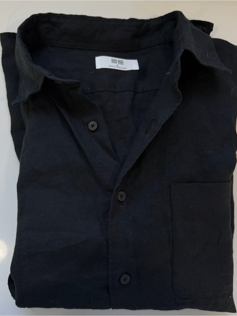 Uniqlo Men's Casual Button-Down Shirt in Black